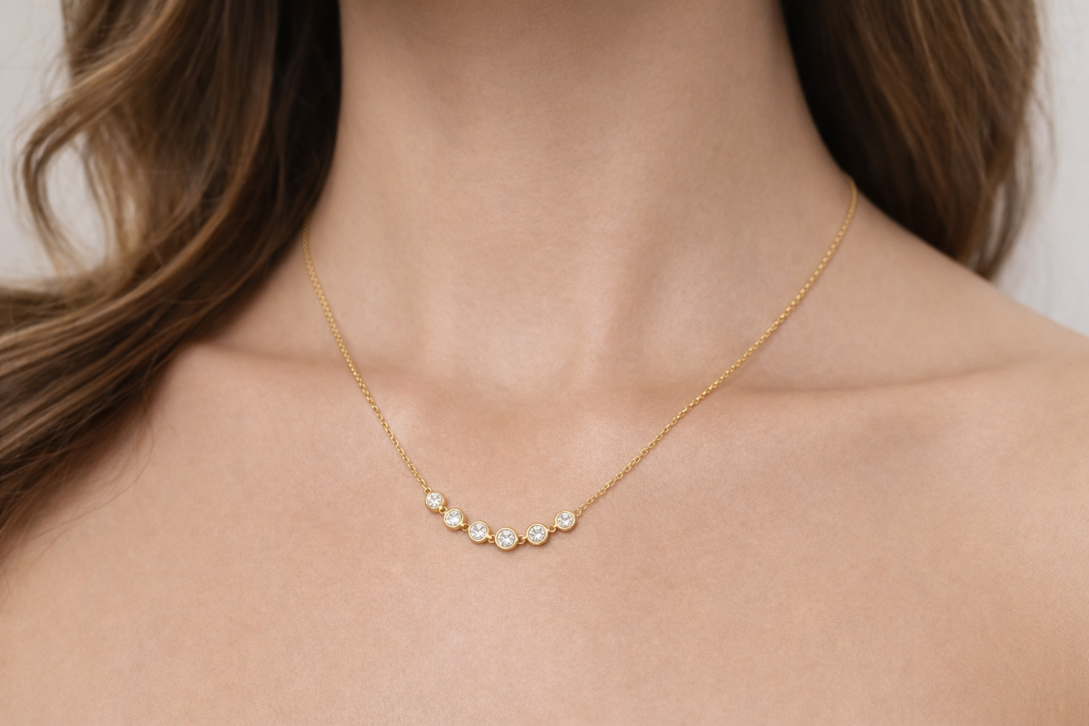 Collar de oro amarillo con brillantes