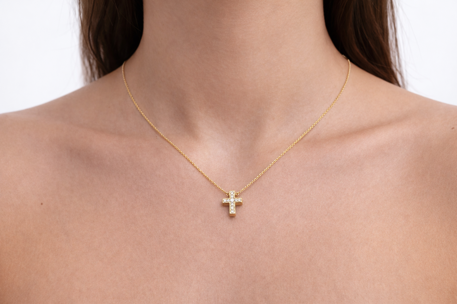 colgante de oro amarillo con colgante de cruz