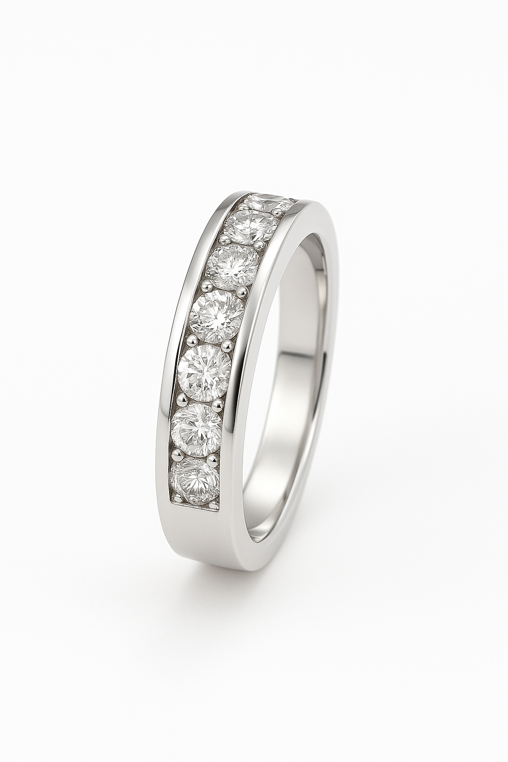 Anillo cintillo de platino con 9 diamantes de 0.05 cts