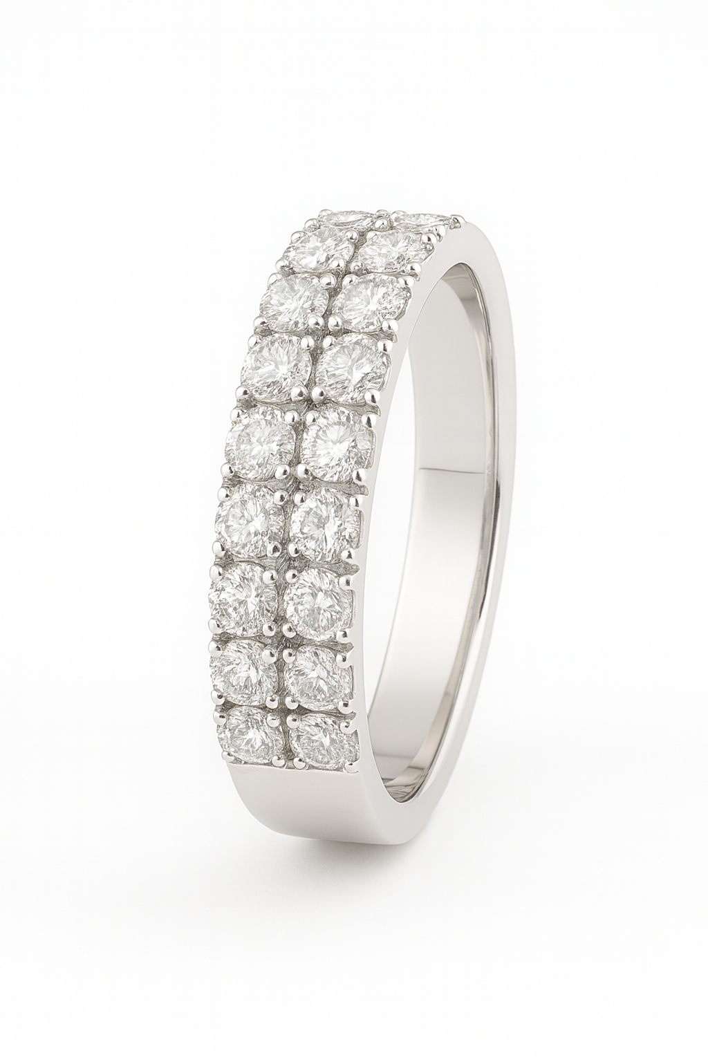 Anillo cintillo doble en platino con 26 diamantes de 0.02 cts