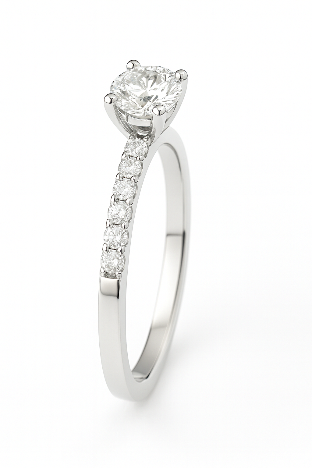Anillo en Platino con diamante central 0.50 cts