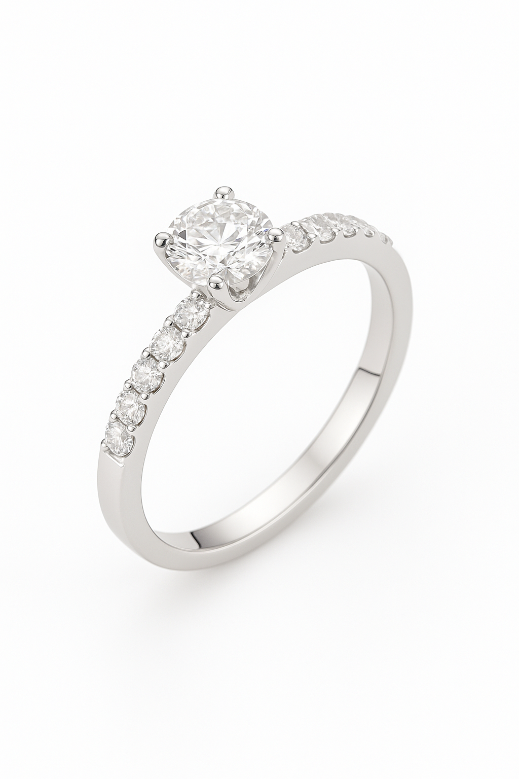 Anillo de Platino con Diamante Central de 0.50 cts y 10 Diamantes Secundarios